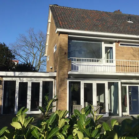 Villa Cosy Central Incl Jacuzzi Near Trainstation, Beach And City-3